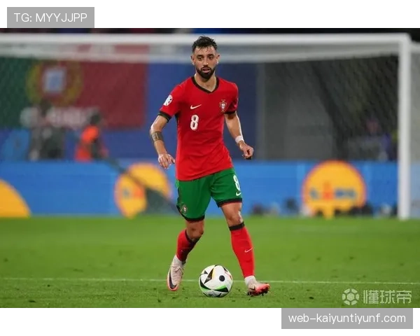 B费与克罗斯的传球风格差异如何塑造他们在球队中的组织角色？