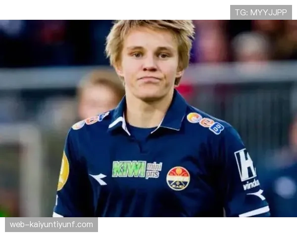 厄德高与基米希：前腰球权集中度差异背后的体系依赖性演变